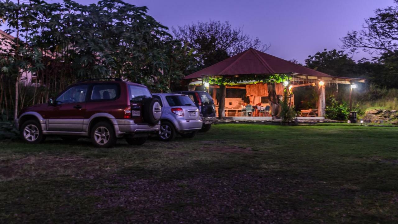 Hostal Y Cabanas Aorangi Hanga Roa Exterior photo